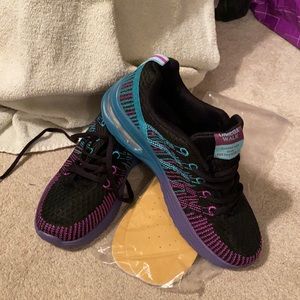 Omegawalk.  Ordered US8, feel more like a US7.